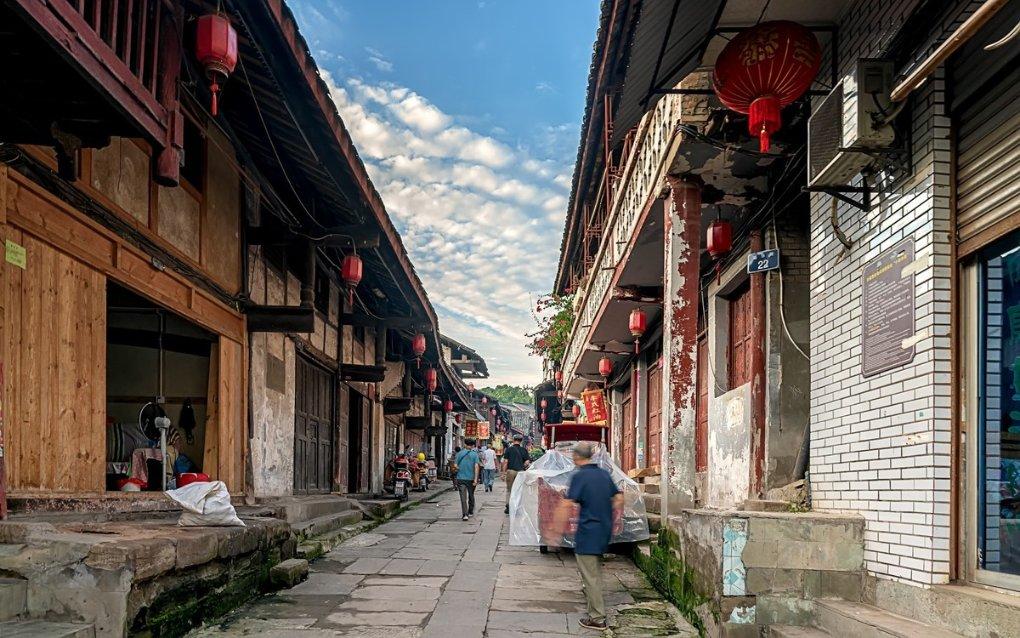 90年东北满族人家庭过年影像:一家人吃一头猪,进行各种满清礼